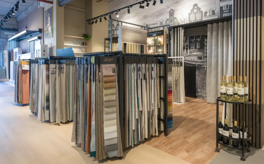 De showroom van woonwinkel Aanhuis.nl Amsterdam West - gordijnen