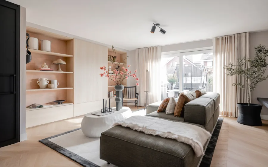 Woonkamer in zachte kleuren