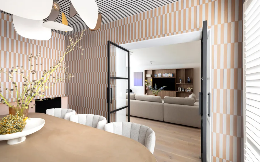 Vtwonen aflevering 11 Leusden - Eijffinger behang in de eetkamer - Aanhuis.nl