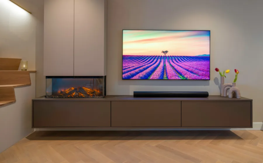 Zwevende tvmeubel met haard op maat