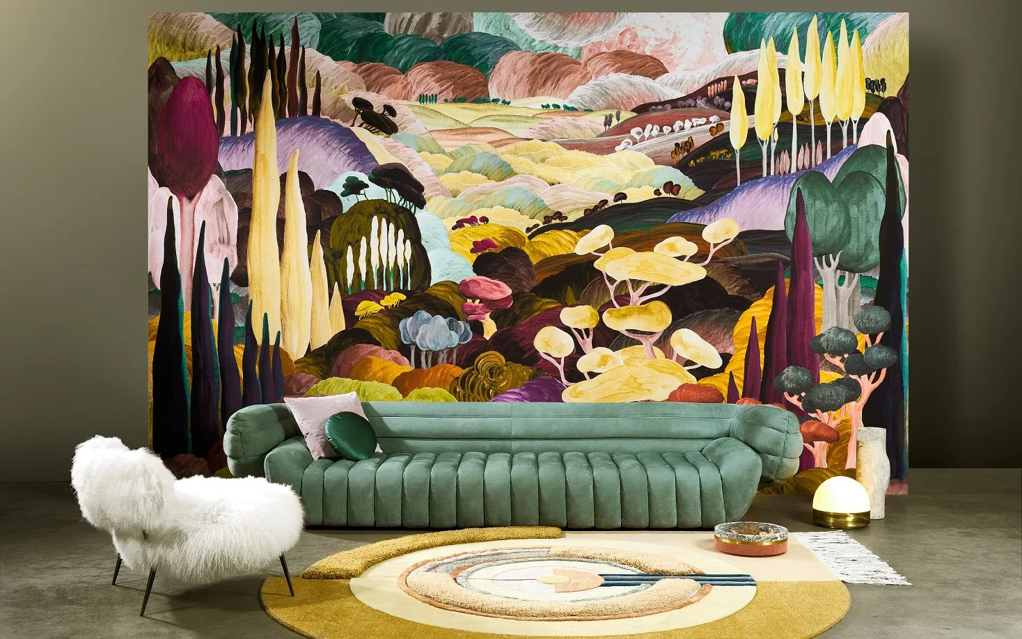Kleurrijk behang van Arte achter de bank