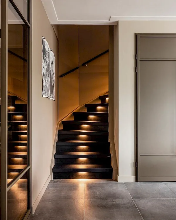 Luxe traprenovatie met PVC, inclusief led-verlichting