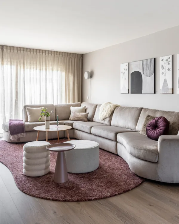 Donkere vloer in rechte plank van Aanhuis