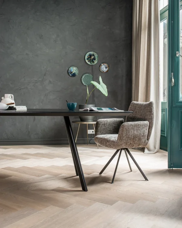 Ovale tafel op maat in warme eikenhouten kleur