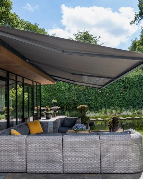 Knikarmscherm buitenzonwering