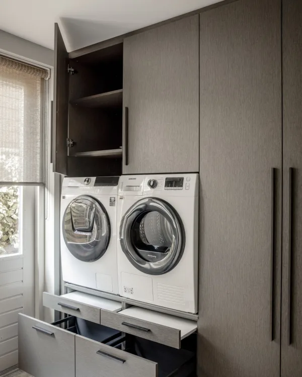 Met een wasmachinekast benut je de ruimte optimaal, deze kast is mooi en functioneel tegelijk!