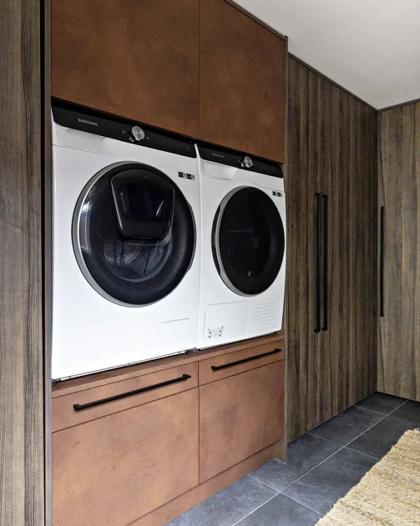 Maak een eyecatcher van je bijkeuken met een wasmachine en droger kast op maat!