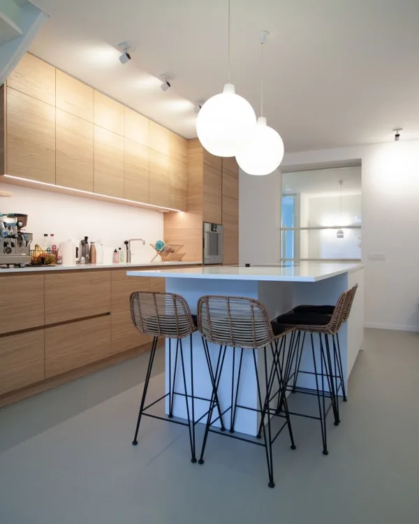 Licht grijze gietvloer in de eetkamer van Corestone Nature®