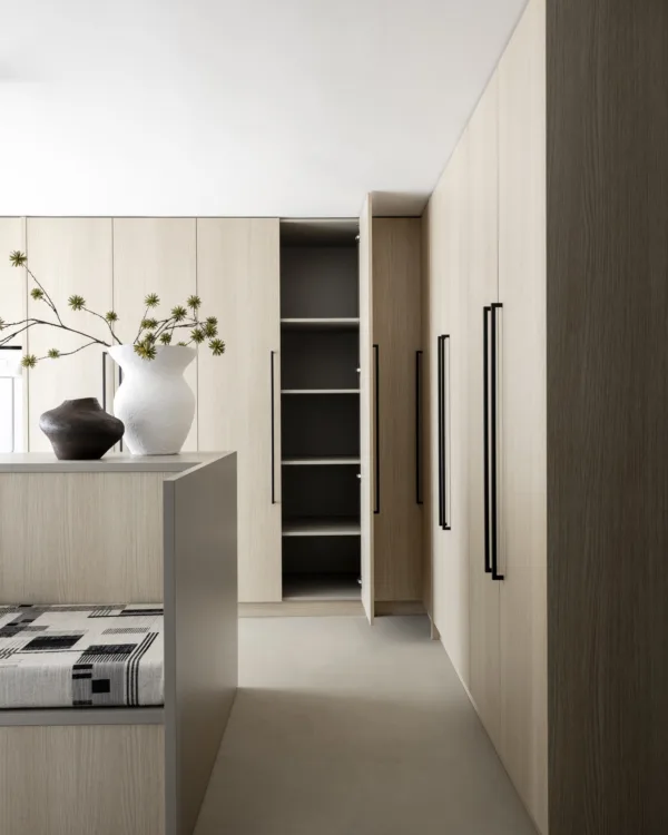 Licht grijze gietvloer in de waskamer van Corestone Nature®