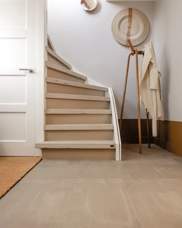 PVC beige vloertegels in de hal