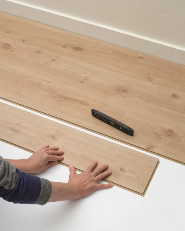 Laminaatvloer wordt gelegd