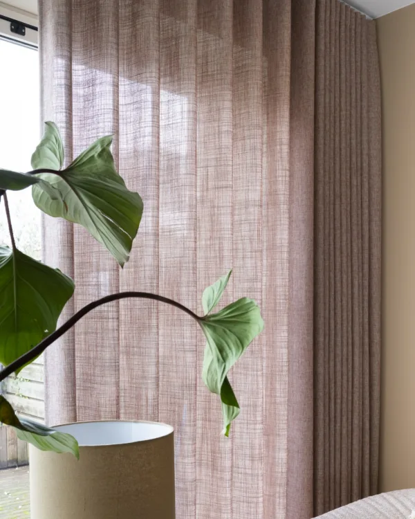 Luxaflex waveplooi gordijnen in terra kleur - basic naturel woonstijl