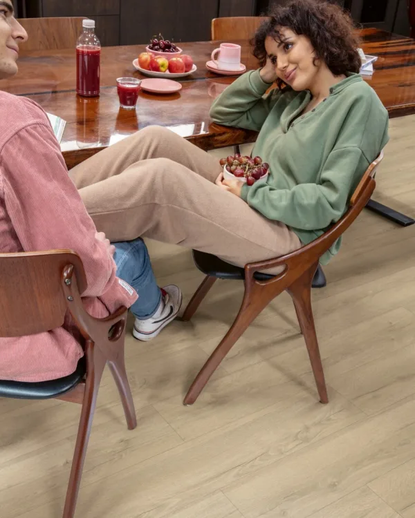 Quick-Step vloer met houtlook in de eetkamer