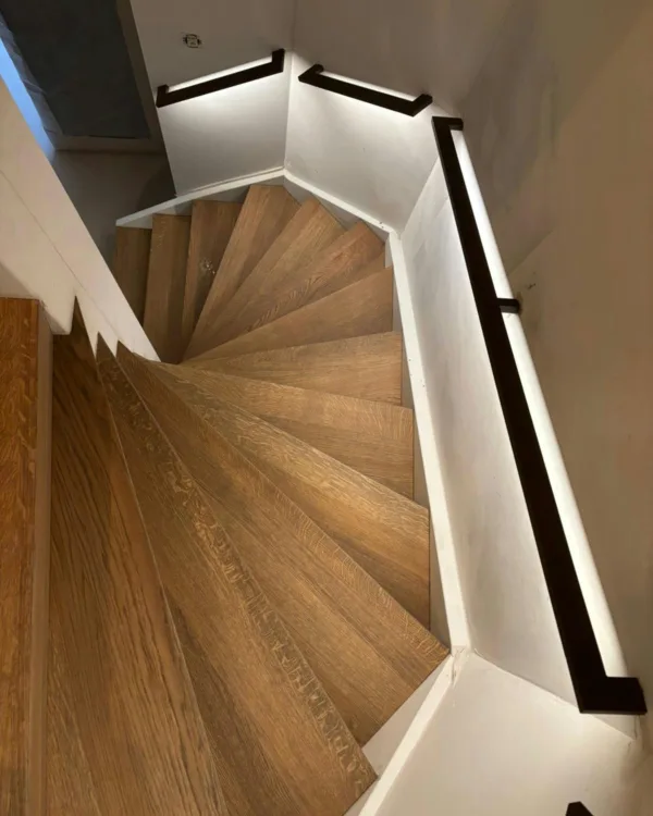 Luxe Z-trap traprenovatie bij Aanhuis.nl