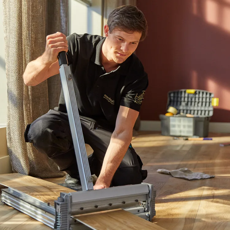 De vakmensen van Aanhuis.nl leggen jouw vloer professioneel en met mooi resultaat.