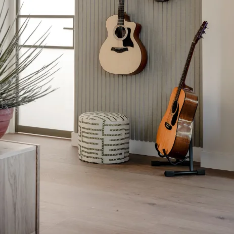 Lichte parketvloer van Lindura in de keuken