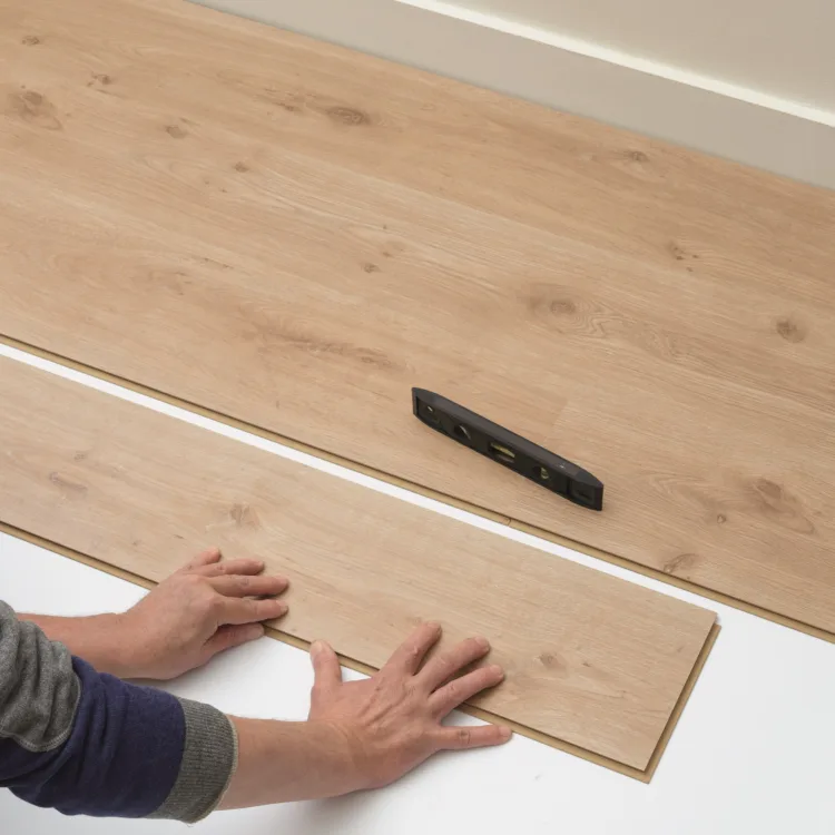 Laminaatvloer wordt gelegd