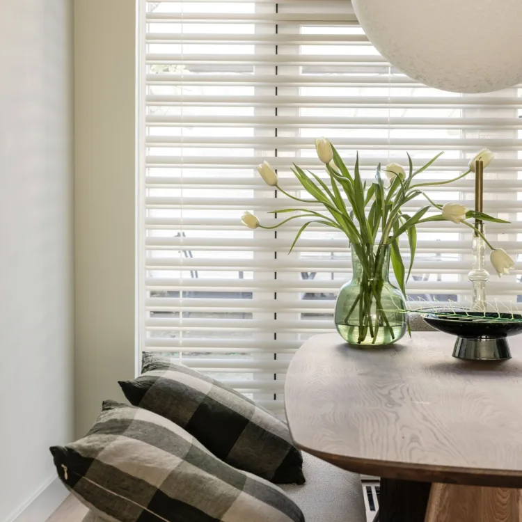 Horizontale jaloezieën van Luxaflex Megaview bij Aanhuis.nl