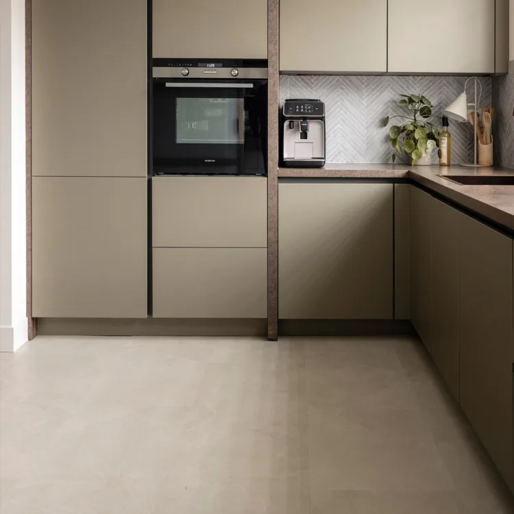 Aanhuis.nl pvc-tegels beige in de keuken
