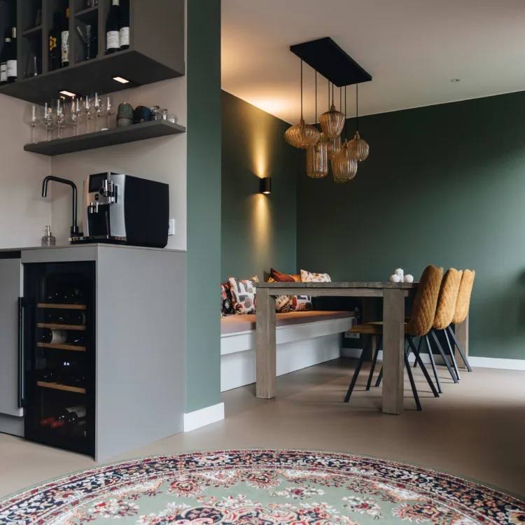 Foto van eettafel in de keuken